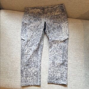 Gray Patterned lululemon capri leggings size 10